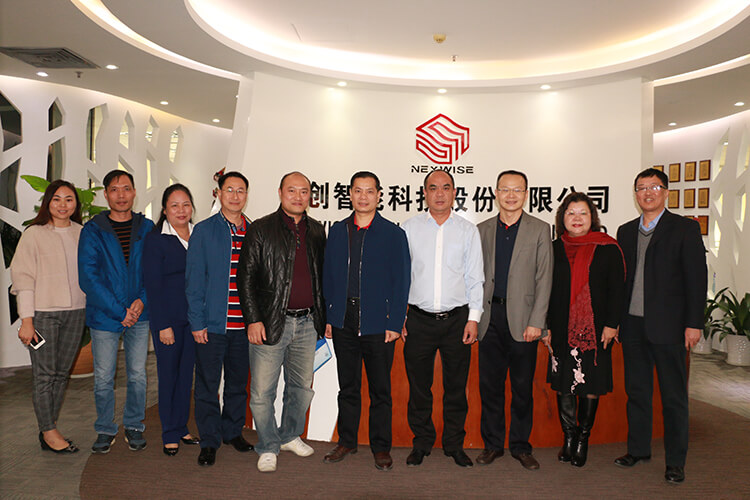 与南沙街商汇合影(官首）.jpg